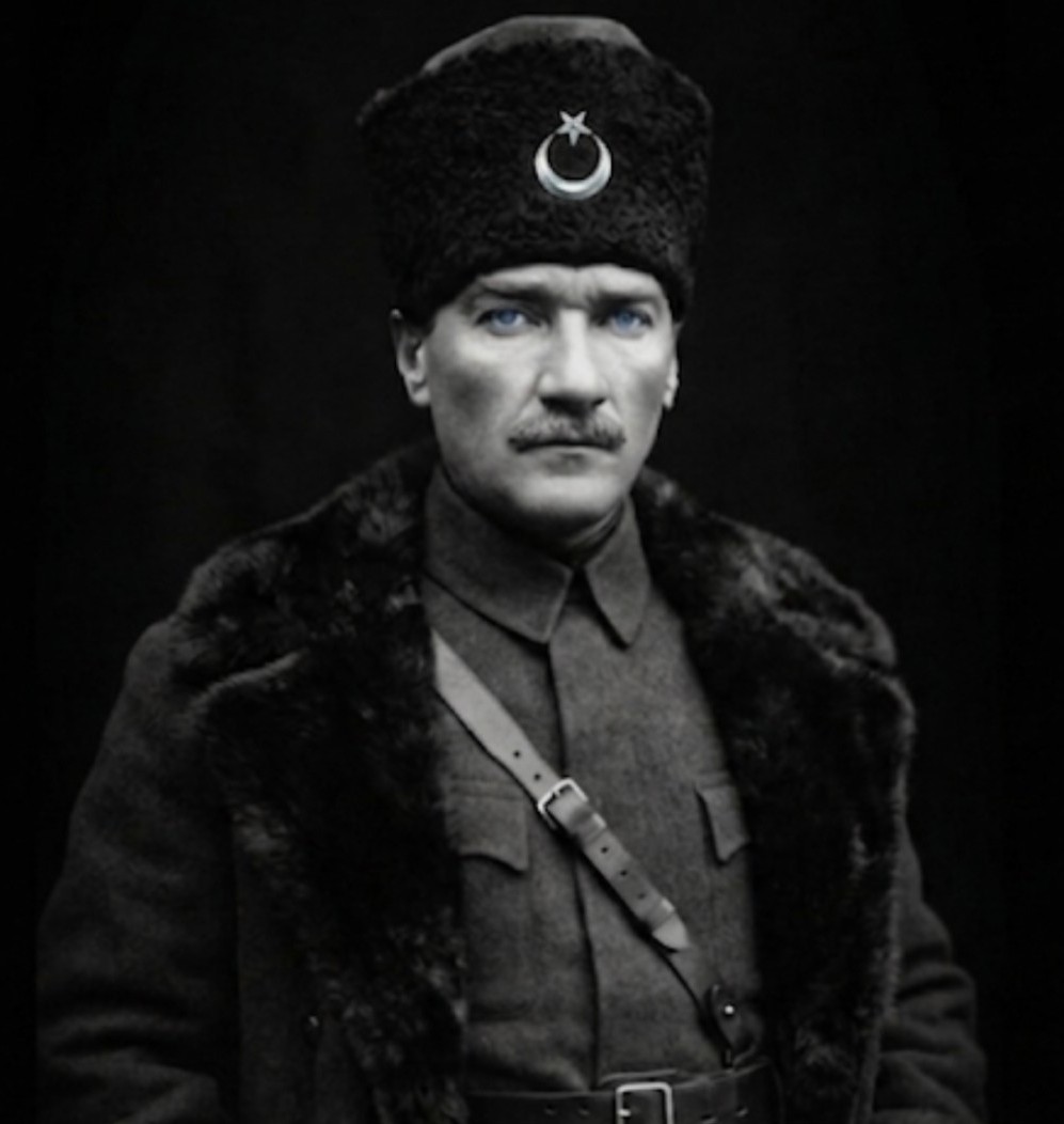 AsiLsiLe's tweet photo. Sözün bittiği yerde tarih yazan lider...
#Atatürk https://t.co/0KYkDJJwJ6