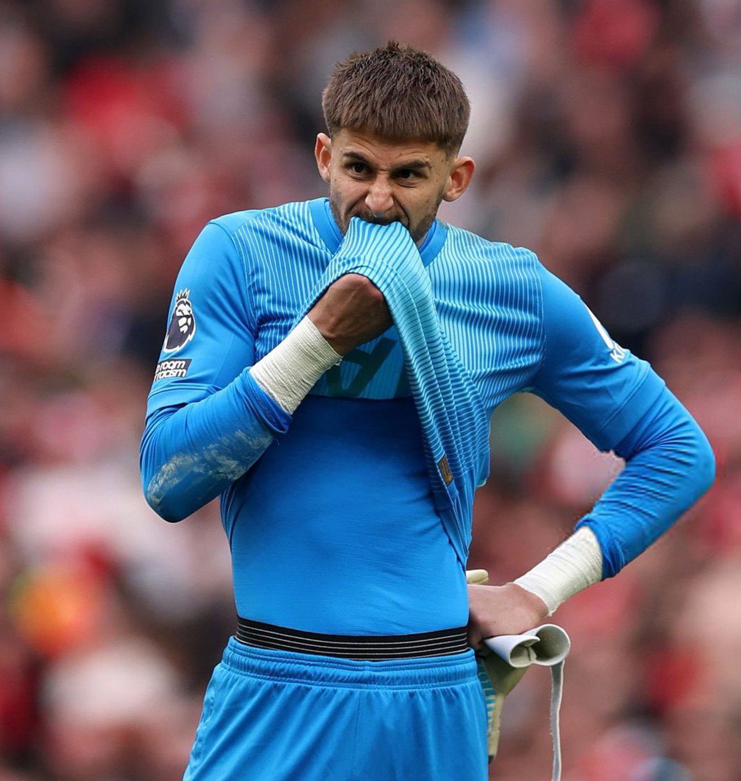 TheFJEN's tweet photo. 🚨🇮🇹 Vicario has become Juventus' first-choice target, with the club considering a loan deal with an option to buy, reports @CorSport 

He is valued at around €18m. https://t.co/6xcF4lEfzi