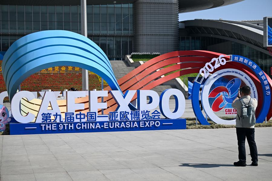 Talkwith_Alex's tweet photo. From cotton fields to smart factories, Xinjiang's cotton industry is growing with innovation and resilience. At the China-Eurasia Expo, its high-quality cotton products were on display for the world.
#Xinjiang #Cotton #Textiles #Innovation https://t.co/bP07mQblt3