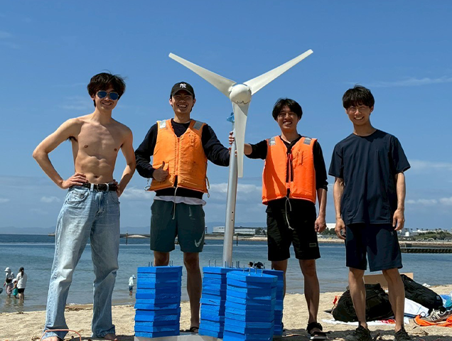 OsakaMetUniv's tweet photo. 工学部海洋システム工学科の鈴木 泰史さん・小原 大勢さん・赤松 泰翔さん・正垣 光陽さんら「チームしらさぎ」が、学生対象の洋上風力発電の国際大会「Floating Wind Challenge」に出場✨
浮体式洋上風力発電の模型を設計・製作し、フランスでの本大会に挑みます！
詳しくは
https://t.co/8vjhReUGiG https://t.co/im3dYovTXq