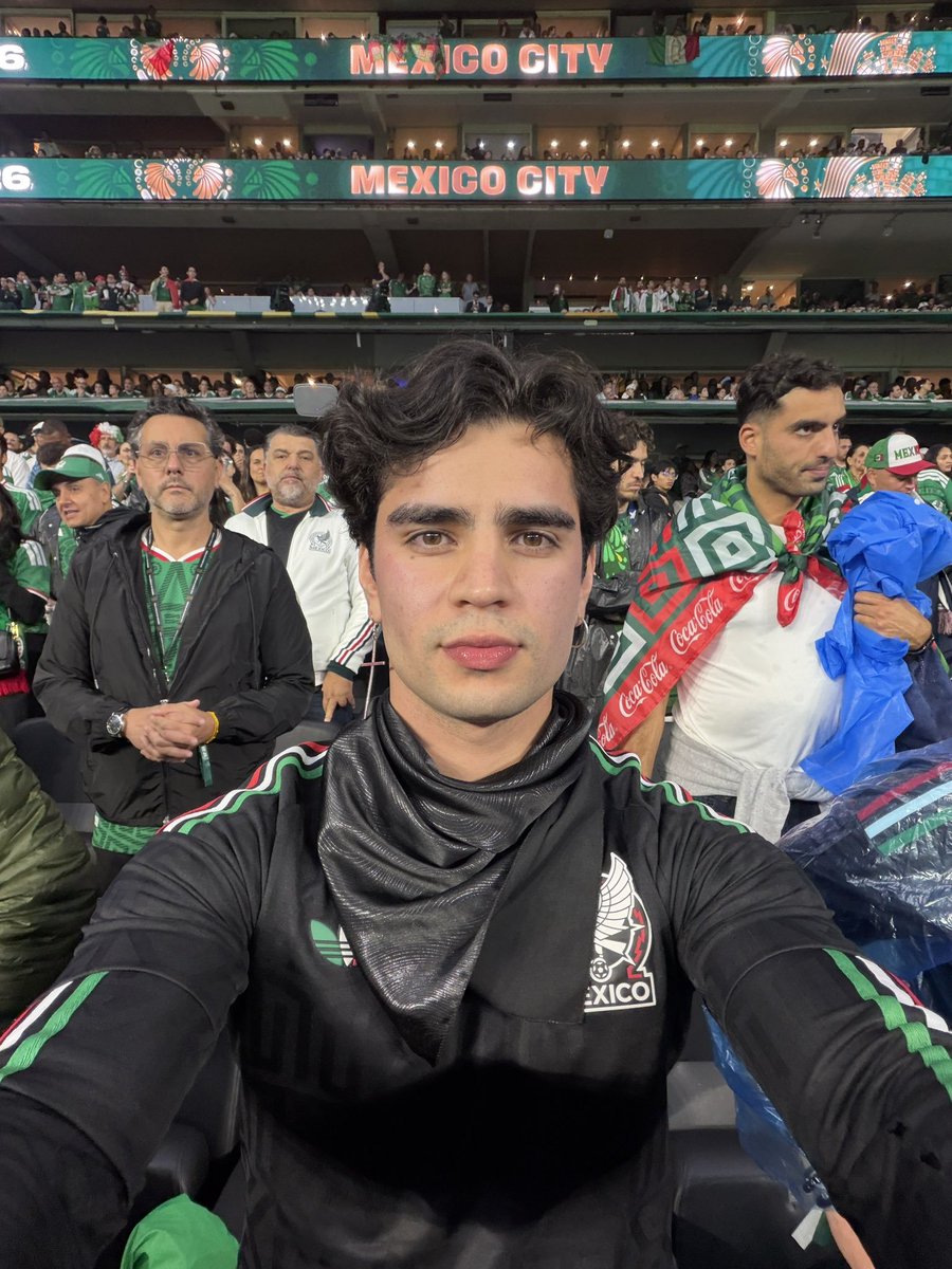 _RCulturaPop's tweet photo. Aaron Mercury (@ArnMercurio) tras la eliminación de México 🇲🇽 https://t.co/7mxifTrNXT