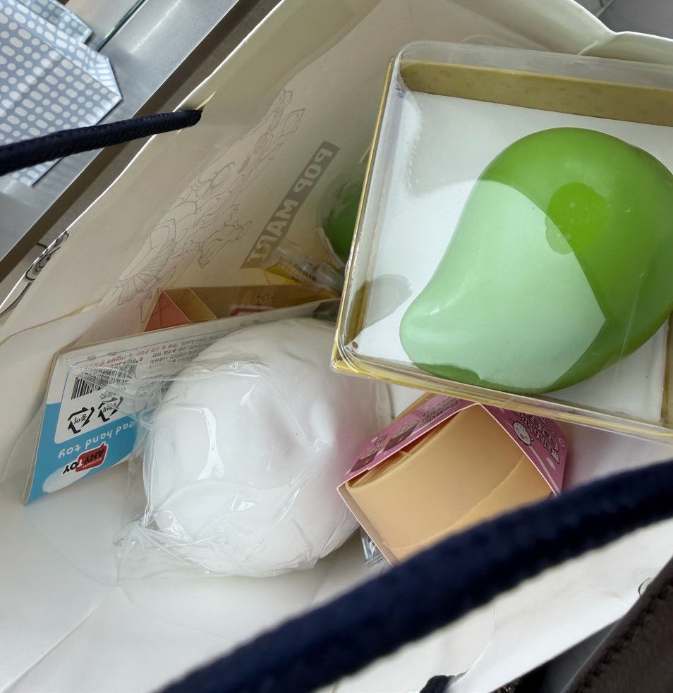 id1v_le's tweet photo. 060726 #MIYEON 🫧🐰

As soon as I woke up this morning, I ate gomtang
Did you watch Running Man??💕💕
It really looks so much like Yeonini
It was even more fun because I went with Minnieee
But I think I've gotten smarter, right
1📸
My hairstylist gave me so many squishies https://t.co/TL2ACtFq0I