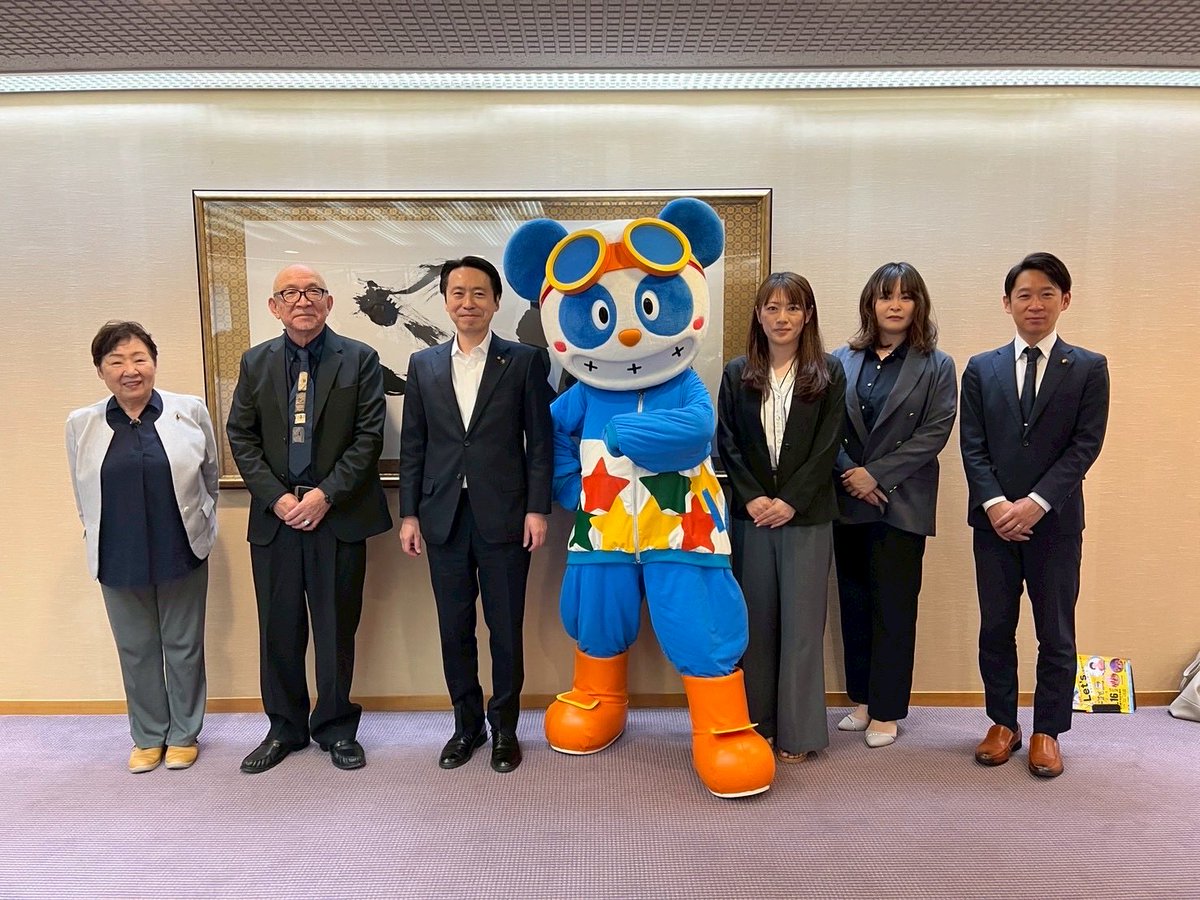 colorfrieds's tweet photo. 「Let'sコンサート」のおはなしをしに やまがたしちょうさんのところにいってきたでありまーーす‼️
ドキドキだったであります😳😳

しちょうさんが たくさんおはなしをきいてくれたであります✨
とってもたのしかったでありまーーーーす🙌

パッパリーより☀️ https://t.co/8yPFpgE7SS
