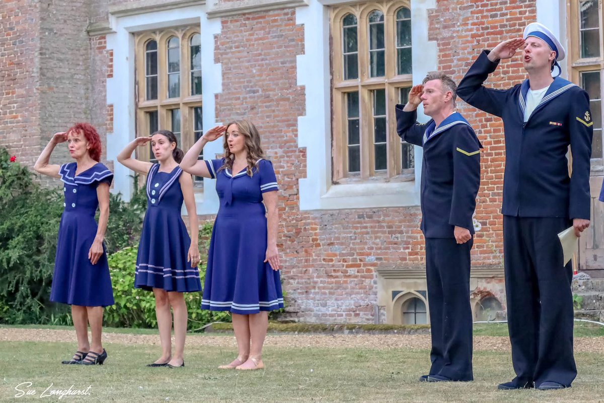 MadameFlora's tweet photo. Having fun performing the roles of ‘Little Buttercup’ and sir Joseph’s ‘aunt’ in @OperaAnywhere #HMSPinafore at the wonderful venue @KentwellHall Suffolk. Love the resident geese too! https://t.co/gpPfvgeh0C