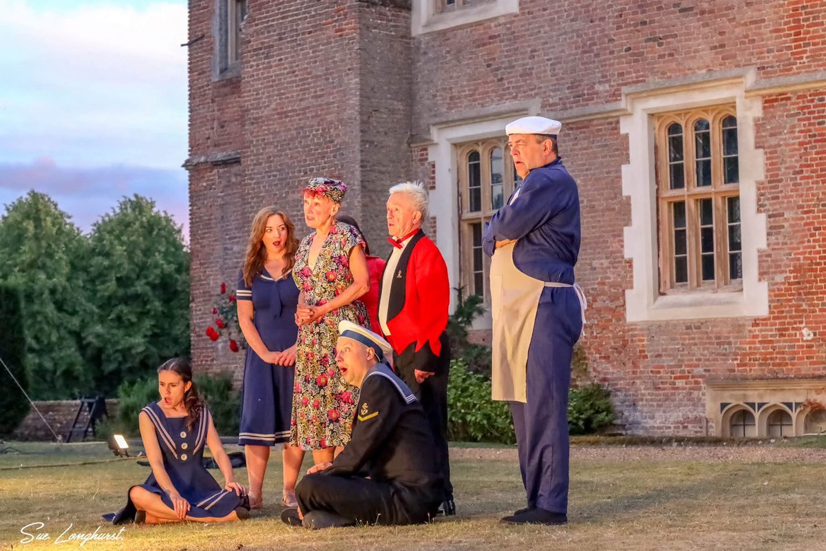 MadameFlora's tweet photo. Having fun performing the roles of ‘Little Buttercup’ and sir Joseph’s ‘aunt’ in @OperaAnywhere #HMSPinafore at the wonderful venue @KentwellHall Suffolk. Love the resident geese too! https://t.co/gpPfvgeh0C