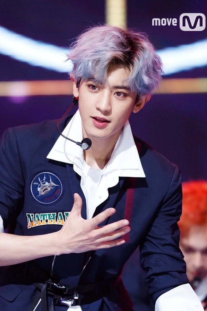 myxynerva's tweet photo. kita bakalan dapet chanyeol hair color terang lagi??? YA ALLAH GANTENG BANGET PASTI HUAAAA https://t.co/MequqwJJHs