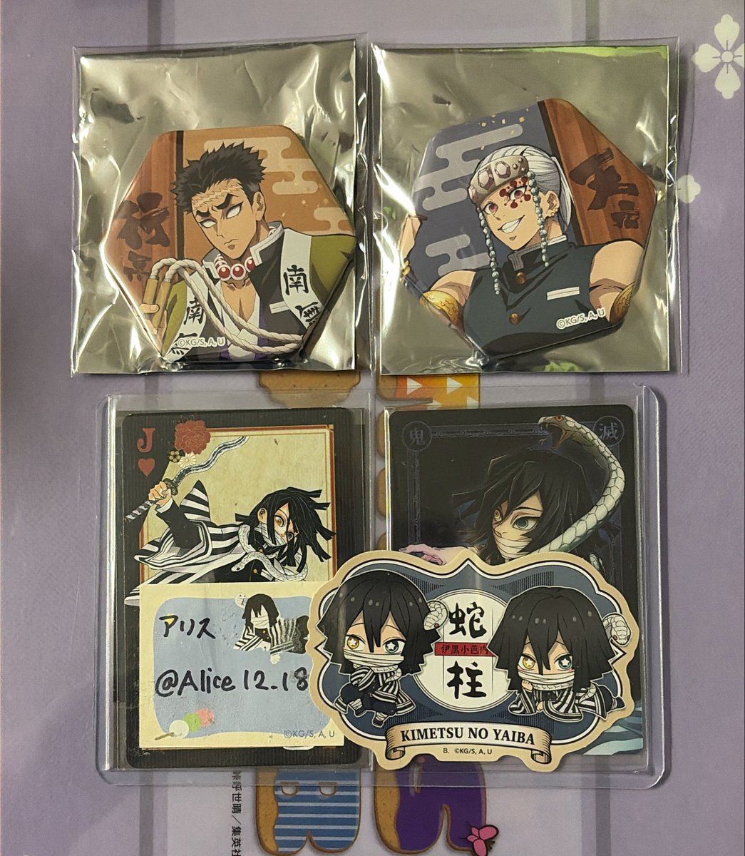 Alice12_18's tweet photo. 【交換】鬼滅の刃 ナムコ 追憶回廊ノ導
研ぎあげろ！研鑽指導 
ミニゲーム Ｃ賞
缶バッジ

譲 宇髄天元 悲鳴嶼行冥

求 同種 伊黒小芭内 缶バッジ
ナンジャ景品 猫型の缶バッジも求めております。

郵送での交換を希望しております。
よろしくお願いいたします。 https://t.co/U93nonGnZ4
