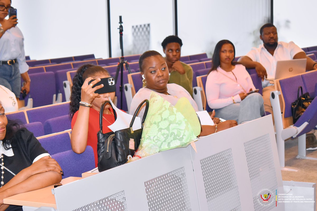 SpecialeYelu's tweet photo. À Paris, j’ai scellé un pacte avec notre diaspora : l’éloignement géographique n’est pas un exil civique. Avec Minzoto et l’engagement de Debout Jeunes Congolais, la jeunesse de la diaspora devient actrice du changement en RDC. https://t.co/MEvVuX68jE