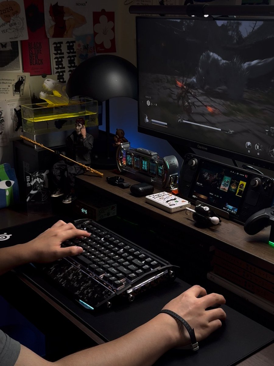 Angry_Miao's tweet photo. The best part of the day isn't always what happens outside.
Sometimes it's sitting down, turning on your setup, and letting time slow down.
#DeskSetup #MechanicalKeyboard #GamingSetup #DRYSTUDIO https://t.co/hsze5okL5G