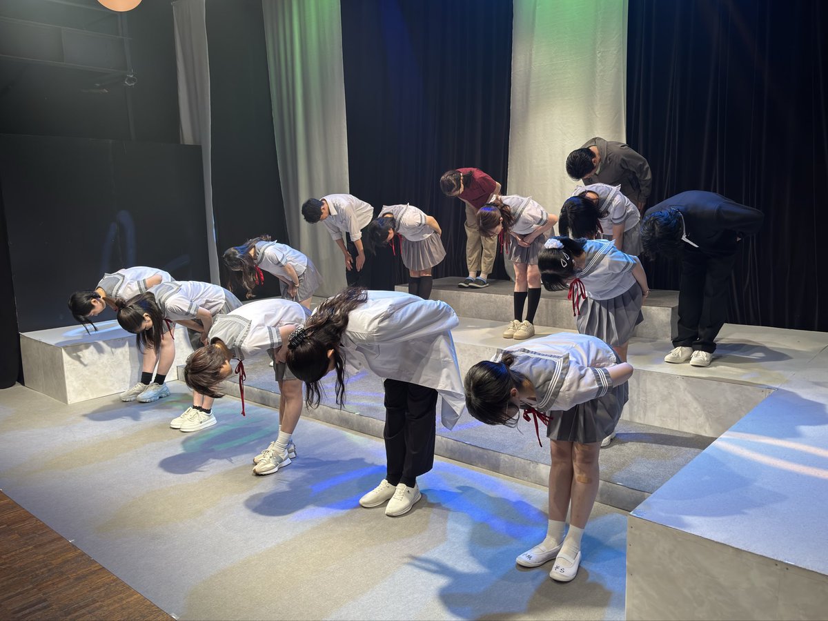 livesoohama's tweet photo. LIVES番外公演『宣聖リーデイズ』
全公演無事に終演いたしました。
ご来場くださったお客様、そして応援してくださった皆様に、心より御礼申し上げます。
この物語が皆様にとって『また明日を頑張ってみよう』と思える小さなきっかけになっていたらとても嬉しく思います。
本当にありがとうございました！