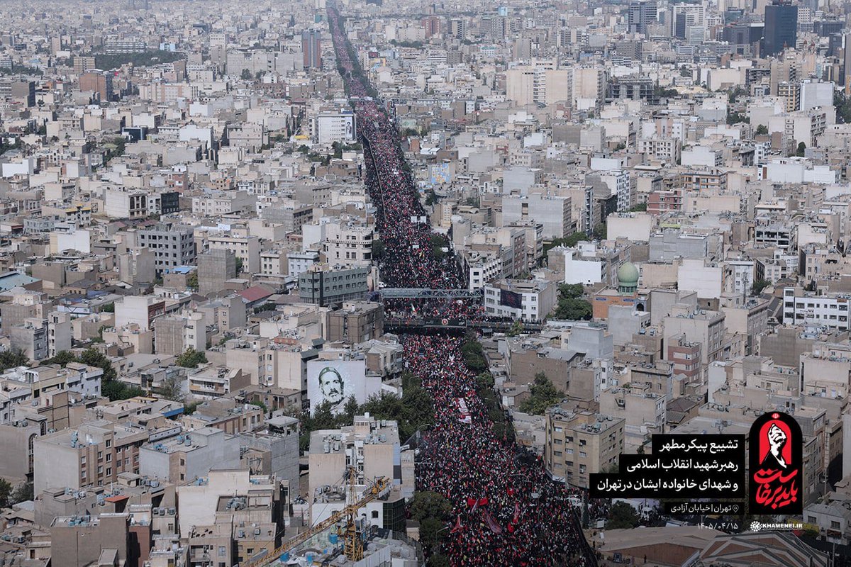ftm_ro's tweet photo. ۱۲ فروردین ۵۸ در حال تکراره؛ بزرگ‌ترین رفراندوم ایران امروز در تشییع رهبر انقلاب در حال برگزاریه و نتیجه میلیونیش باز هم «آری» به جمهوری اسلامیه. https://t.co/fjB24Dmb2p