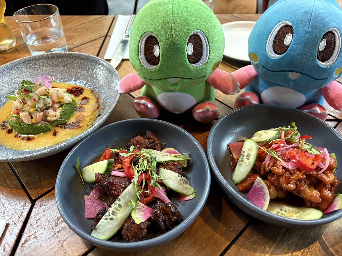 bubblun_jp's tweet photo. ぱよんぱ〜❗️
今日でロサンゼルス最後の夜だから皆でおいしいご飯を食べに行ったよ😆
3枚目はおす…し…？
ステーキの大きさ伝わるかな？🥩 https://t.co/KOMqfJzRN0