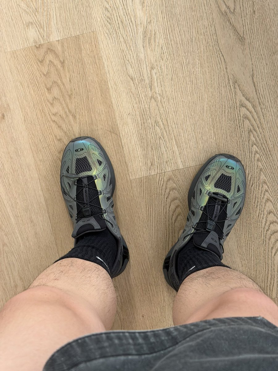acachen4's tweet photo. 新鞋好帅🥵 https://t.co/jxX0NxHpMM