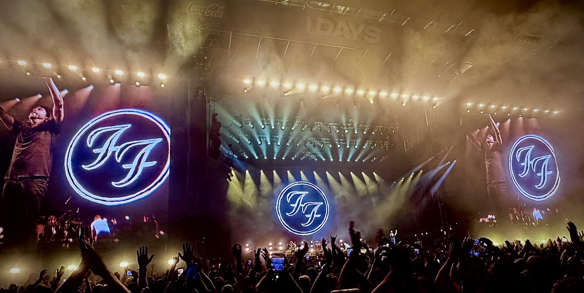 IvanOrtenzi's tweet photo. #foofighters #milano @foofighters
Perché siamo stati tutti #Fighters
😎 https://t.co/O7sM1FjY88