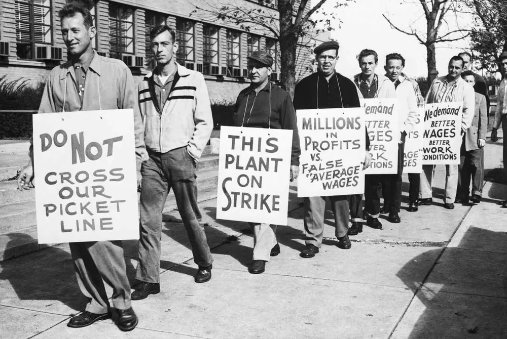 peakingtech's tweet photo. This Day in Labor History: July 5, 1935. President Franklin Delano Roosevelt signed the National Labor Relations Act. This created real labor law and allowed unions to survive. Let's talk about the most important labor law in American history! https://t.co/U4sjvyvmtI