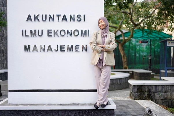 dompetdhuafaorg's tweet photo. 77% Awardee Beasiswa YES Lolos PTN, Satu Raih Beasiswa Al-Azhar Kairo

Sebanyak 66 dari 85 Awardee Beasiswa Youth Ekselensia Scholarship (YES) Angkatan 4 Dompet Dhuafa berhasil lolos ke berbagai perguruan tinggi negeri dan swasta, termasuk satu awardee yang meraih beasiswa ke Universitas Al-Azhar Kairo, Mesir. Baca selengkapnya di: https://t.co/NwaPvTplC8  
#BeasiswaYES #PendidikanUntukSemua #DompetDhuafa