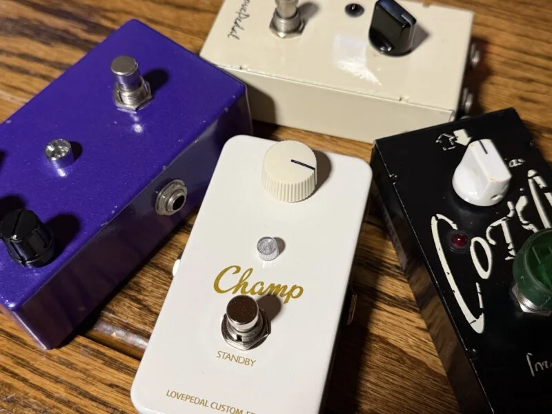 efmaniac's tweet photo. Tweed Champ系ペダル
Lovepedal Champ レビュー記事
https://t.co/fLiBx1pvKO

COT50、Purple Plexiとも比較。

一度に比べると、なるほど…ちゃんとキャラがあって面白いものですな。

#エフェクター
機材協力 @yokoyamakazuaki https://t.co/a2WPijifuw