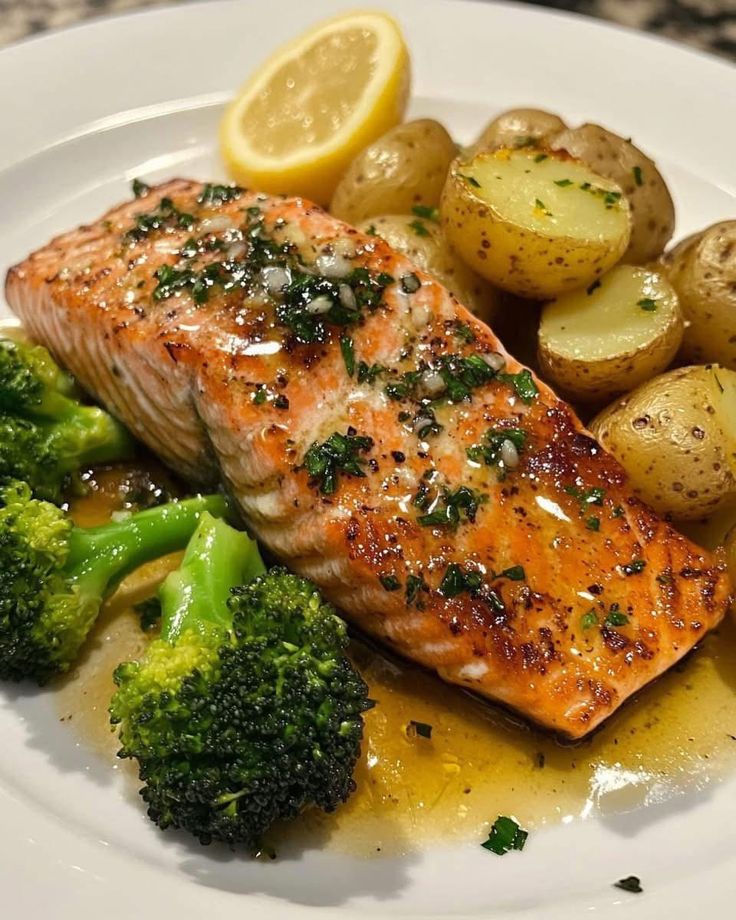 food920's tweet photo. Are you a fan of salmon steak with lemon? Or nah? https://t.co/seEx2W7AEC