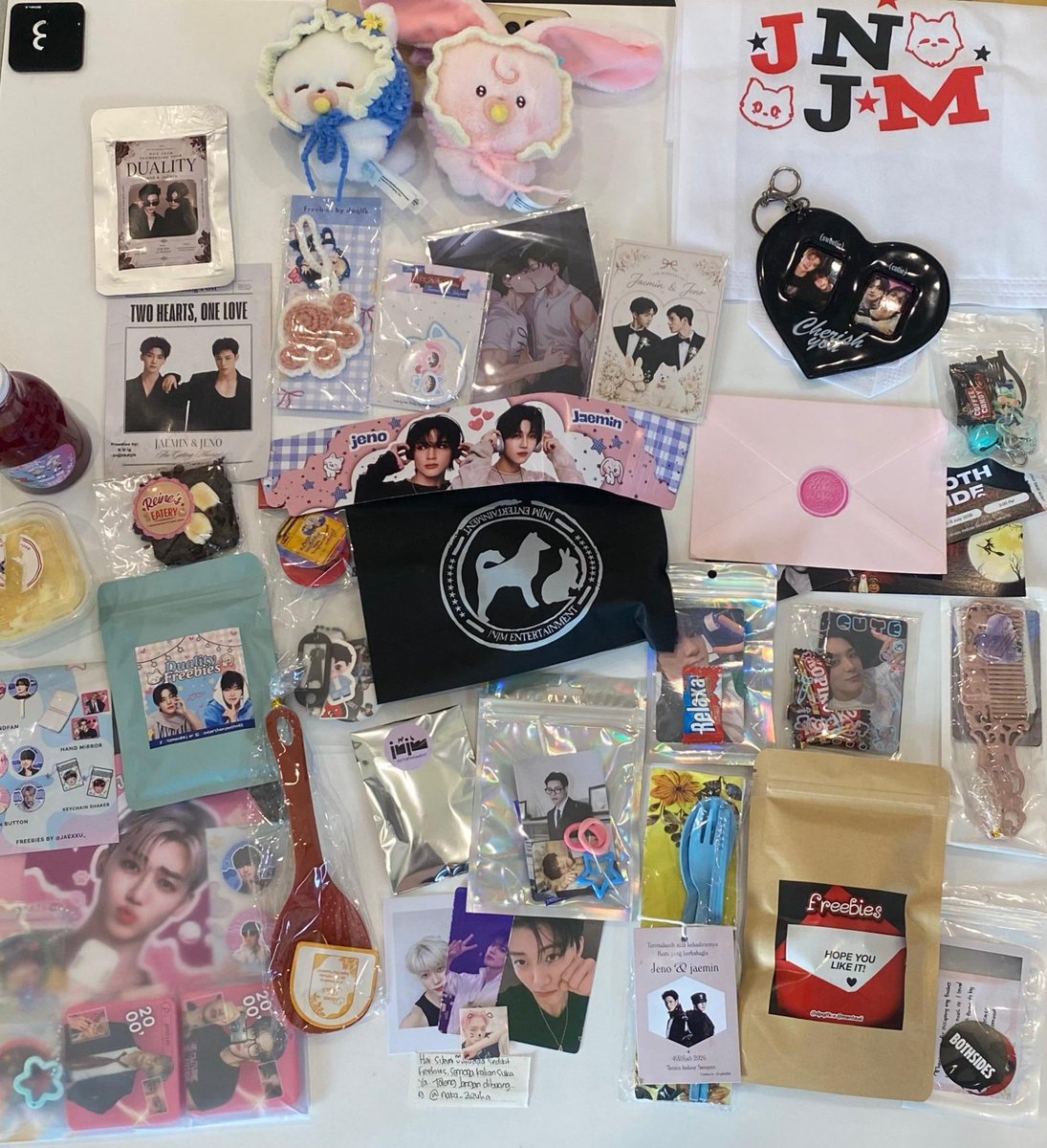 tiktaktux's tweet photo. Terimaaci banyak freebiesnya lucu lucu bgt, semoga rezekinya lancar terus🩵🩷
@panpan14_ @itsmecdwj @supercosm1c @jaexxu_ @jnjm1st @njjhkdljlh @dpqlfk @mentauii @urlovjaem @ainavirie @nowtomymin @strawberry_na7 @jnjment @nanaumo4e @northussac @ccocomlk @paslevotre_16 @Sun_jaemyu https://t.co/UvGu4qTC8w