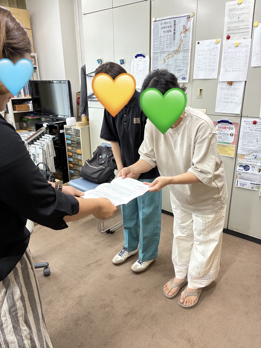 2zC6jKhZFs3uYcU's tweet photo. 6月30日
「憲法改正に反対し、憲法を守り、戦争をしない国づくりをすすめることを求める意見書採択についての請願書」を豊中市議会、各会派、無所属議員に提出しました。
＃新日本婦人の会
＃新婦人に入ろう
＃戦争反対
＃憲法改悪反対 https://t.co/3Jk4ZeJ8IE