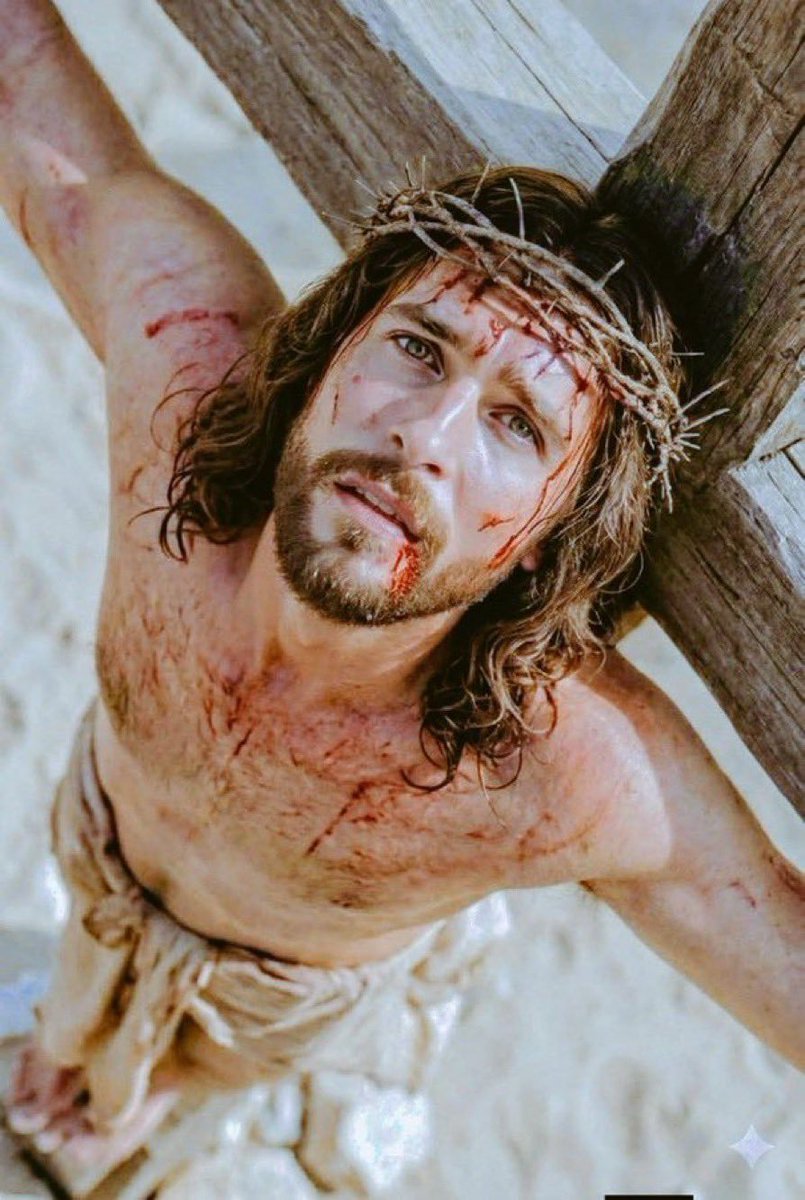 noah_mwamfupe's tweet photo. They crowned Him with thorns. Heaven crowned Him with glory.🙏 https://t.co/jQ4FlF39NM