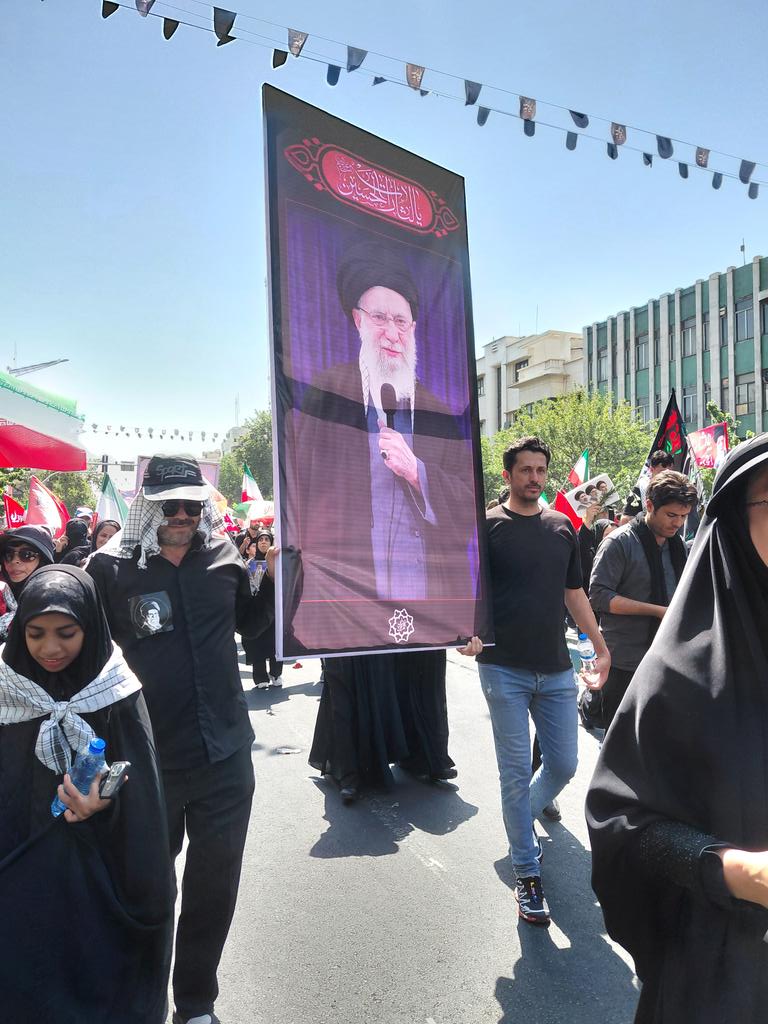 Fatemeh7963's tweet photo. سهم ما در وسطِ معرکه ی عشق چه بود؟
غم و دلتنگی و حسرت، همه یک جا با هم... https://t.co/C9WTM5nxMQ