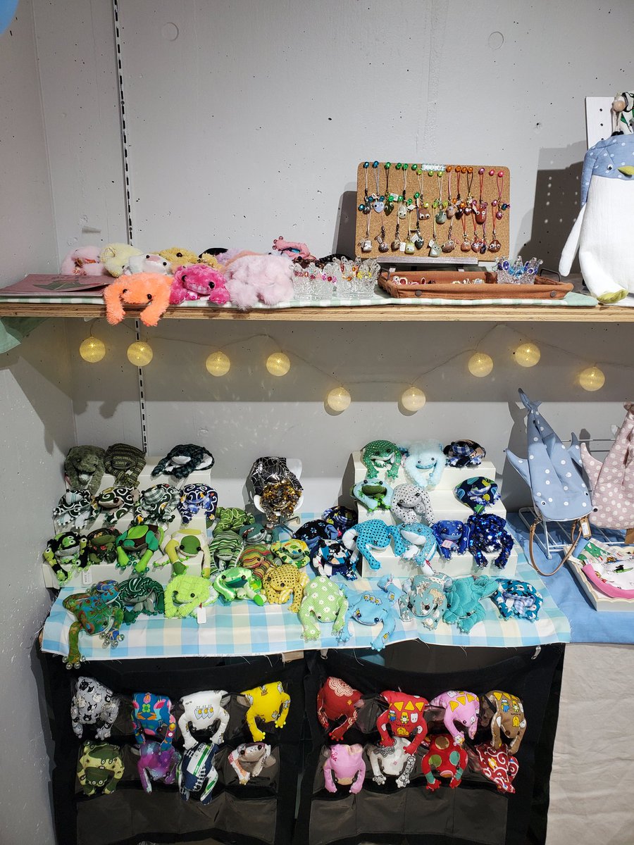khrrrrr's tweet photo. 今日はこんな感じに出展中です
おとなサイズの宝石指輪✨💍✨
沢山できました
吉祥寺リベストフォーラムでお待ちしてます
19時までの開催です
#キチナカマルシェ
#カエル https://t.co/ZCyxr5Hpsf