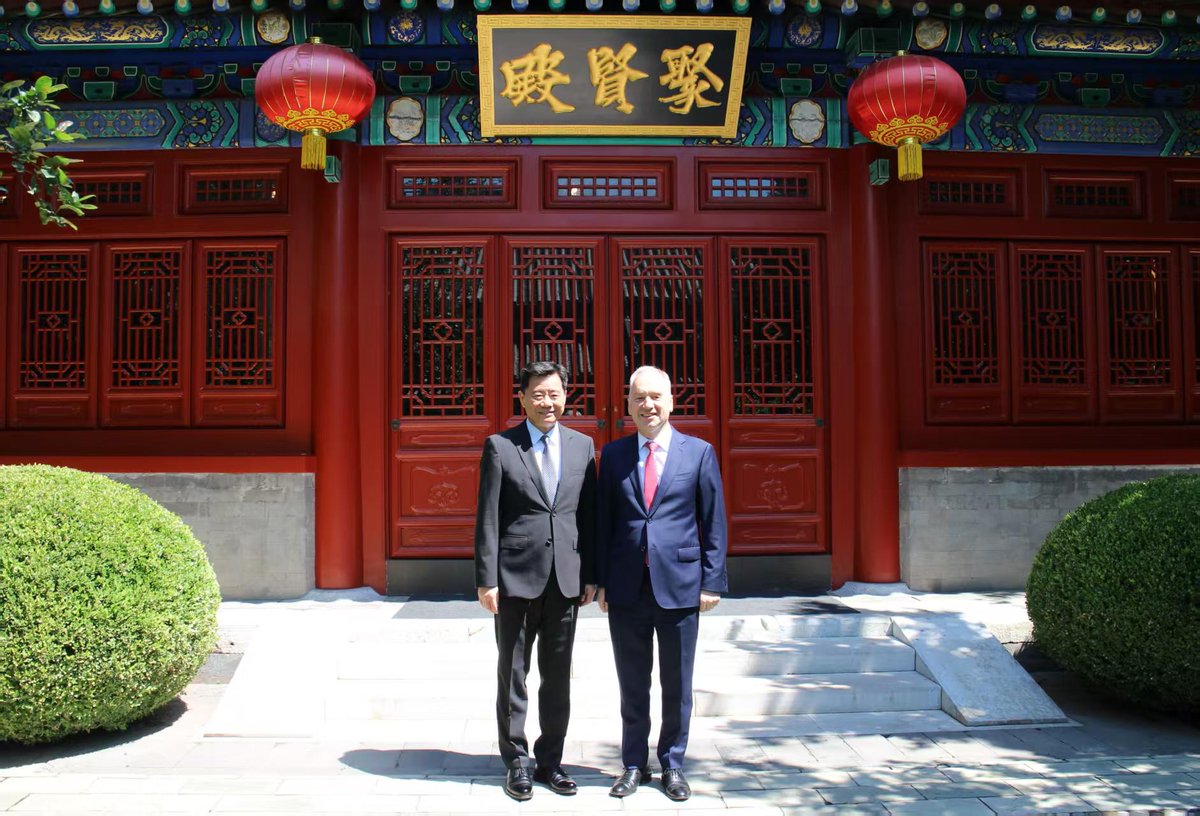 IrlEmbChina's tweet photo. Ambassador O’Brien met today with Ken Wu, President of the Chinese People's Institute of Foreign Affairs (CPIFA). They discussed Ireland-China bilateral relations and explored opportunities for strengthened people-to-people engagement. https://t.co/IZCb5ffX7Z