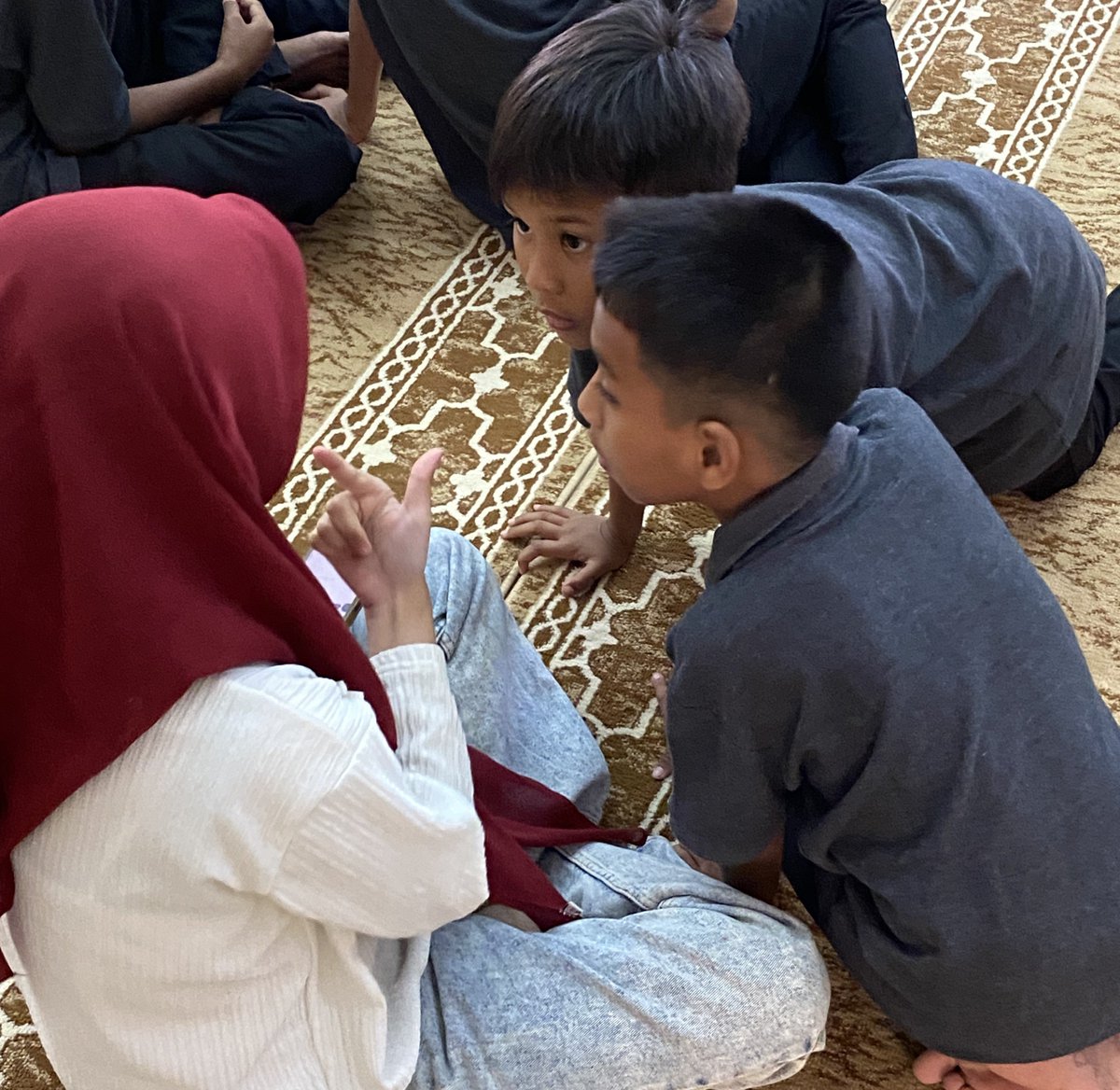 algorithms24's tweet photo. ketemu sama anak-anak yang energinya 200% jadi drained pas pulang, tapi kunjungan kemarin seru banget sih https://t.co/bmGeggGfRQ