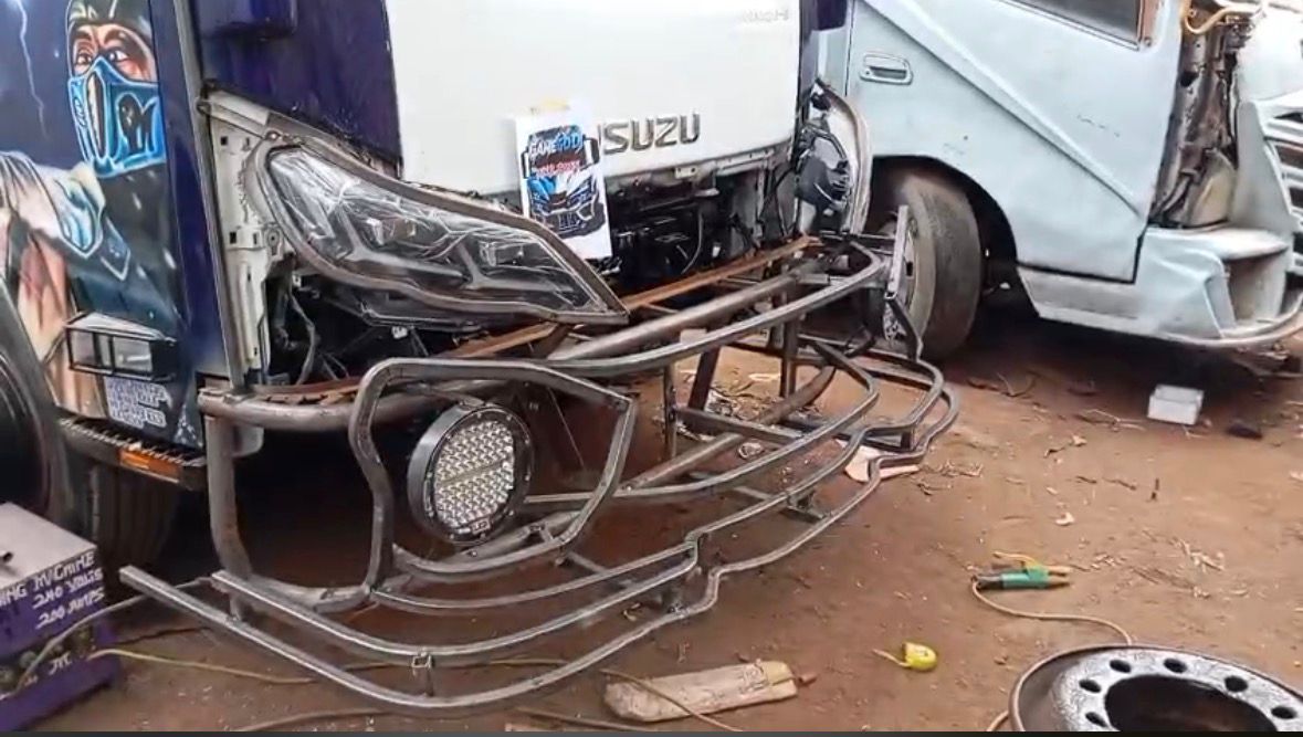 urban_wheezc's tweet photo. Another One is loading... ๐๐ฅ
Under Lopha, another beast is taking shape.
Game God Face Card in the making. ๐ฅ
#ObungaJr #AnotherOne #Lopha #GameGod #FaceCardInMaking #NganyaLifestyle #MatatuCulture #UrbanWheelsMedia https://t.co/Bv0q15uxDs