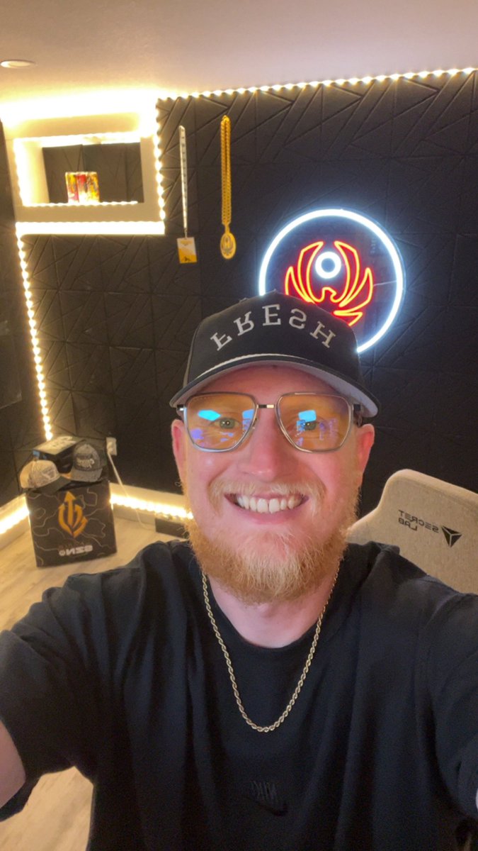 CroweGamingg's tweet photo. USA USA USA!!! 

Big day today! 

Merch giveaway every 25 subs! 

See ya in stream 

https://t.co/F4HRhtMn1a https://t.co/f78h3UwMVi