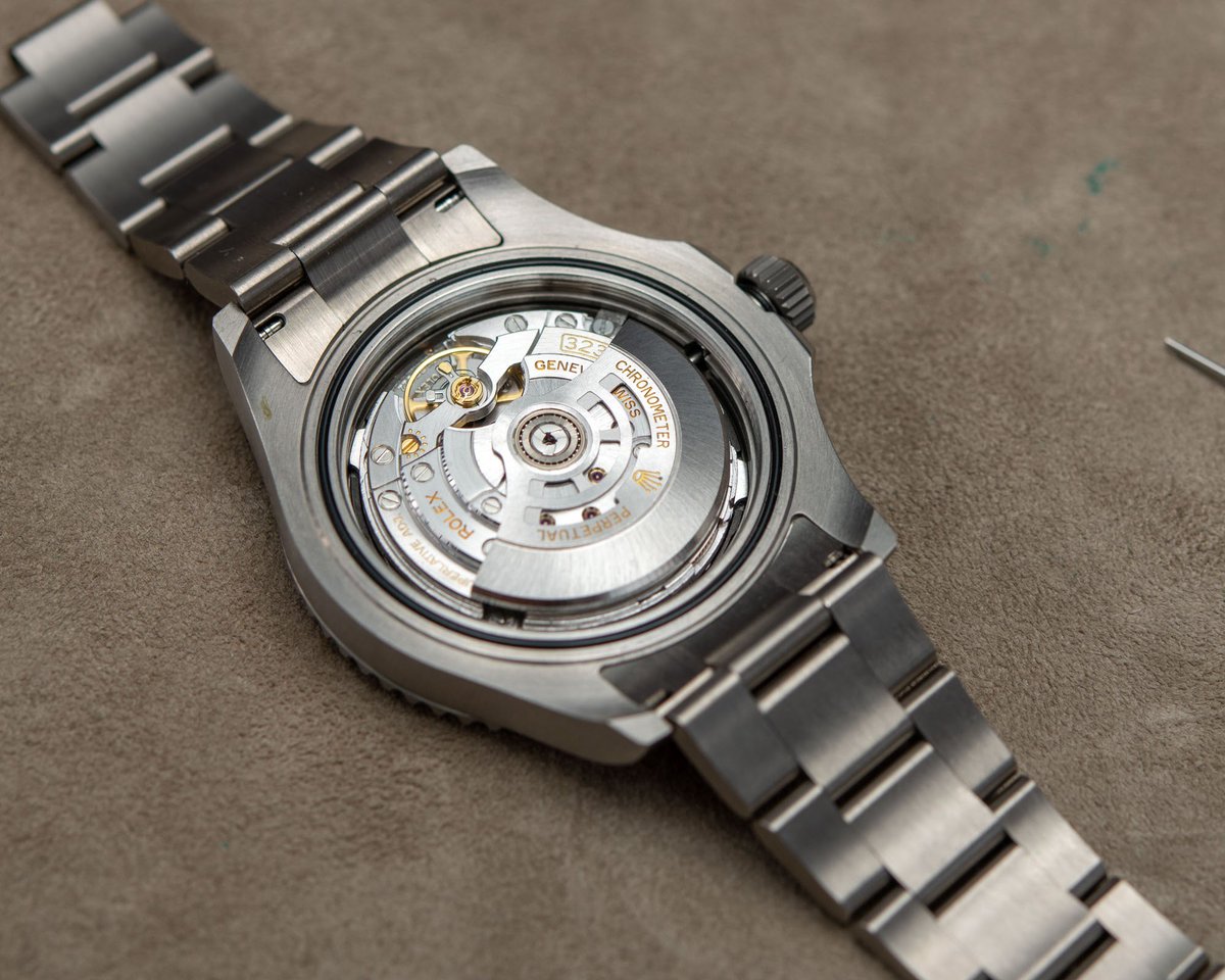 aBlogtoWatch's tweet photo. We won’t bury the lede: David wore a fake watch for a week. The experiment unnerved him, highlighting the depreciating quality and value propositions that have been bothering him for years. 

Would you wear a fake watch? Here over to aBlogtoWatch and join the conversation. 

https://t.co/OYOJXgYd2i