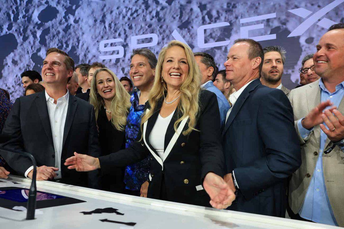 stockmom's tweet photo. 🚨Breaking: SpaceX president Gwynne Shotwell is personally donating company stock to Trump Accounts. This comes just days after President Donald Trump predicted the rocket maker's shares would find their way into the children's savings program.

She announced in an X post that she and her husband are "honored and thrilled" to gift a share of their SpaceX stock to the Trump Accounts of more than 2 million American children. $SPCX 🚀🇺🇸