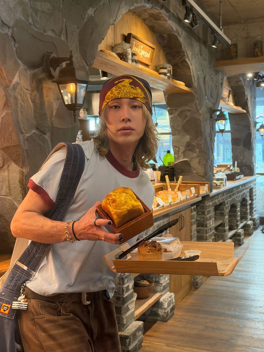 ilhoonday_1004's tweet photo. 260706 || ilhoonmj Instagram Update 🦝

🦝: "Who wants to eat bread and go climbing with me? In return, you have to dance to the last video with me."

🔗
https://t.co/ODhY3gUJE1

#ilhoon #정일훈 
@ilhoonmikal https://t.co/6UULEdQb80