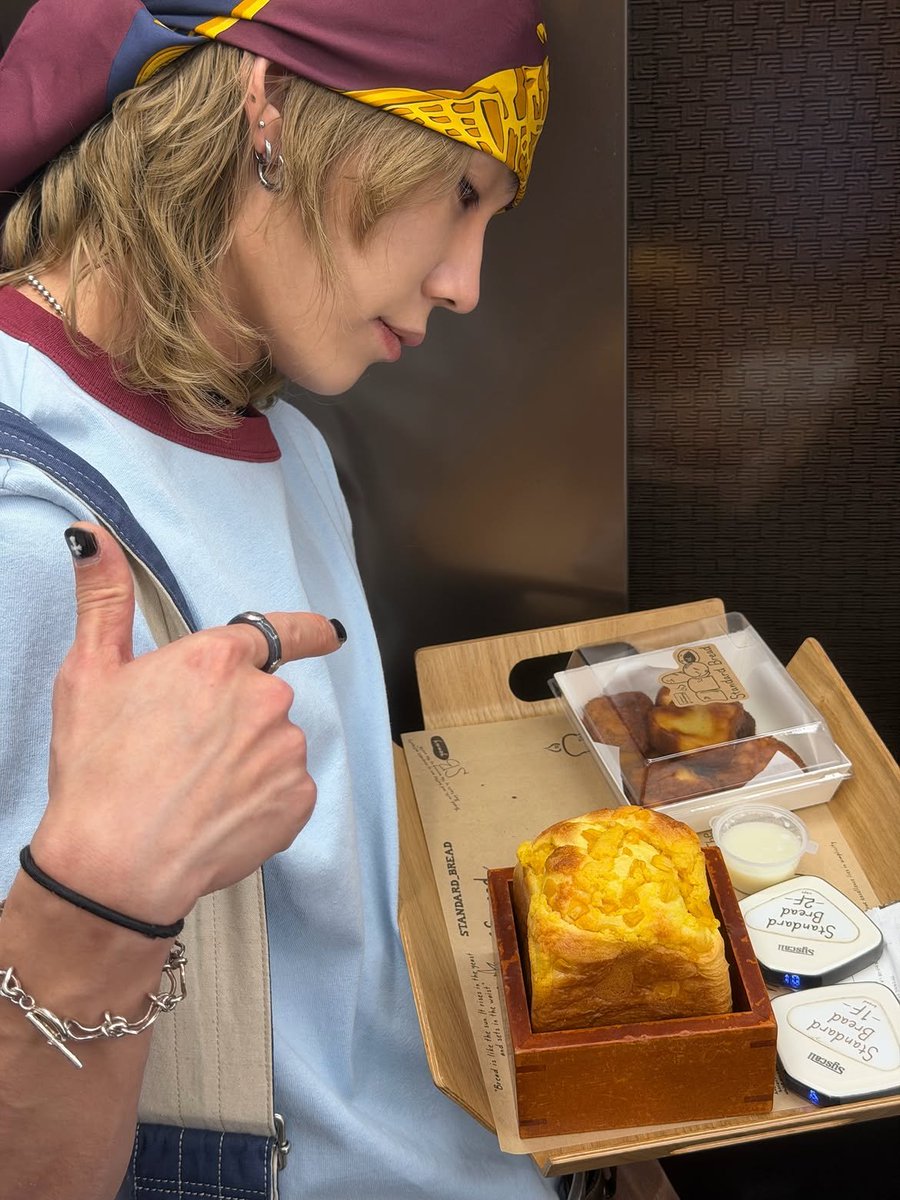 ilhoonday_1004's tweet photo. 260706 || ilhoonmj Instagram Update 🦝

🦝: "Who wants to eat bread and go climbing with me? In return, you have to dance to the last video with me."

🔗
https://t.co/ODhY3gUJE1

#ilhoon #정일훈 
@ilhoonmikal https://t.co/6UULEdQb80