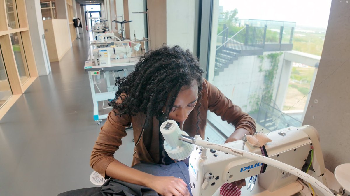 noweiweii's tweet photo. sewing my final collection at fashion school

https://t.co/elivSCKqLP https://t.co/RJD6hAv7MX