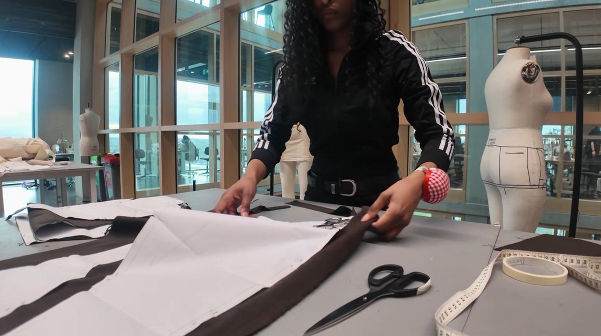 noweiweii's tweet photo. sewing my final collection at fashion school

https://t.co/elivSCKqLP https://t.co/RJD6hAv7MX