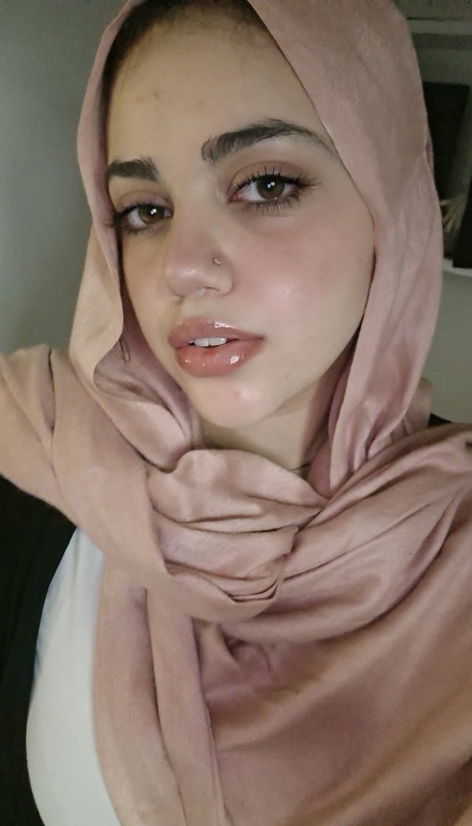theeyelinergurl's tweet photo. الlipgloss الى مصر كلها سألتنى عليه 
Avon lip oil 
Thank me later https://t.co/kmPzkWCtJn
