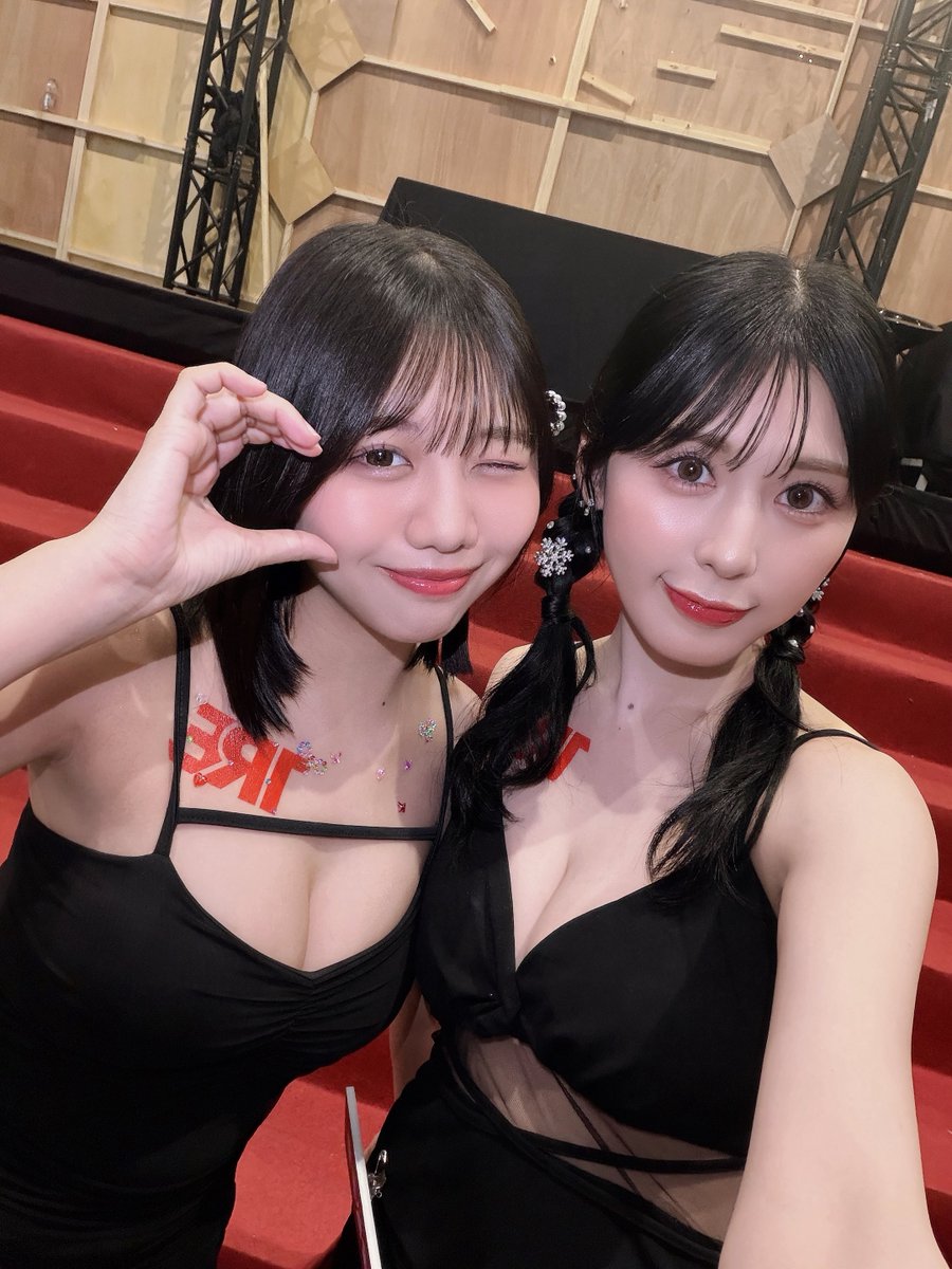 kiho_kanematsu's tweet photo. AVwayブースteam🦢✨
1枚目左から
福田ゆあちゃん@yua_fucuda 
浜辺やよいちゃん @yayoi_hamabe 
金松季歩
吉高寧々ちゃん@yoshitakanene 
小笠原菜乃ちゃん@nano_ogasawara 
三好佑香ちゃん@Miyoshi_style 

3日間ありがとうございました♥️
【⚠️巻き込みリプにはご注意ください🙏🏻】 https://t.co/62PvGIzyy5