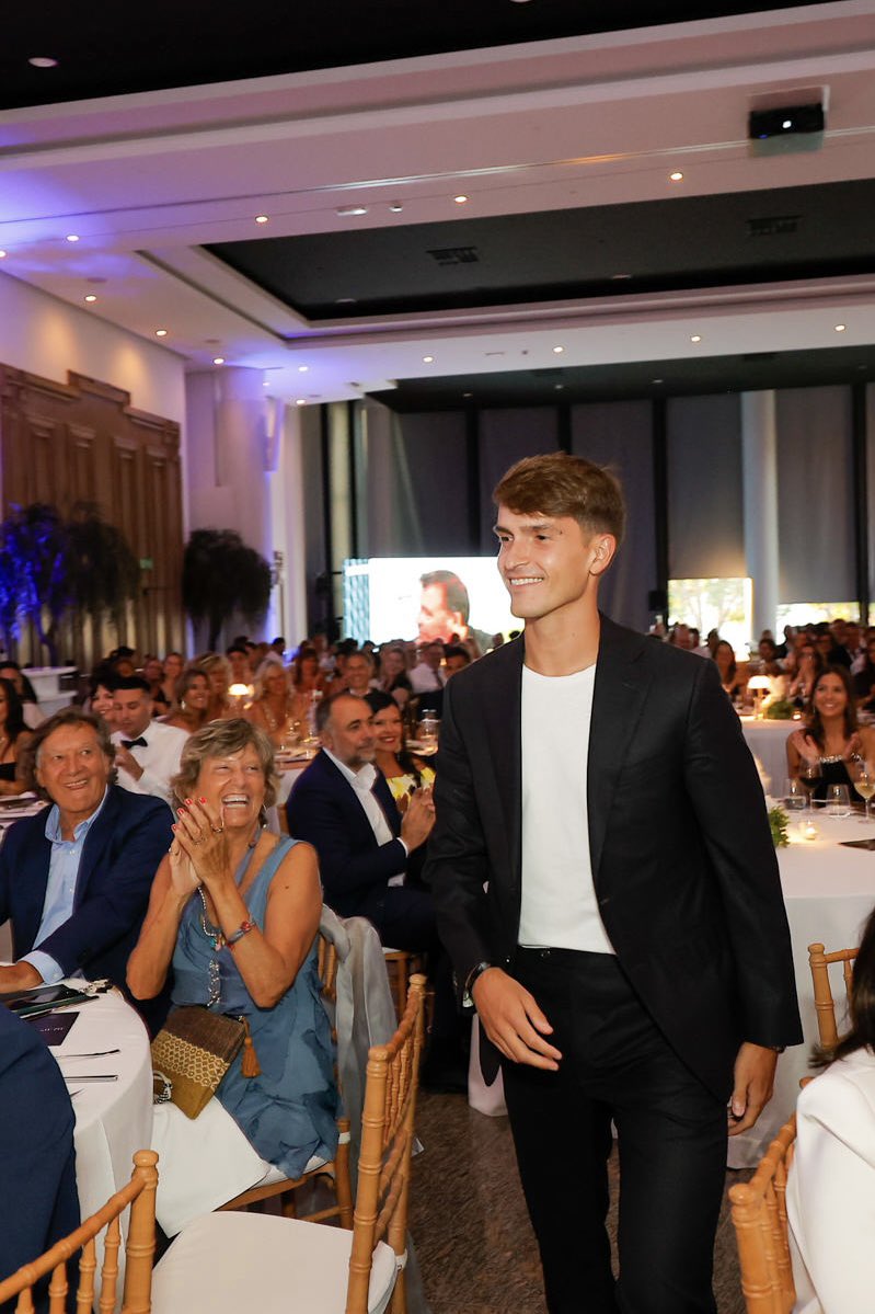 Fundacion_DS's tweet photo. Un pequeño adelanto mientras terminamos de montar el vídeo oficial de la III #galabenéfica. Dos minutos para recordar una noche muy especial junto a @BicosdePapel 💛
#fundaciondenissuarez #denissuarezfoundation #impulsandosueños #formandopersonas https://t.co/uZXuyjMRj5