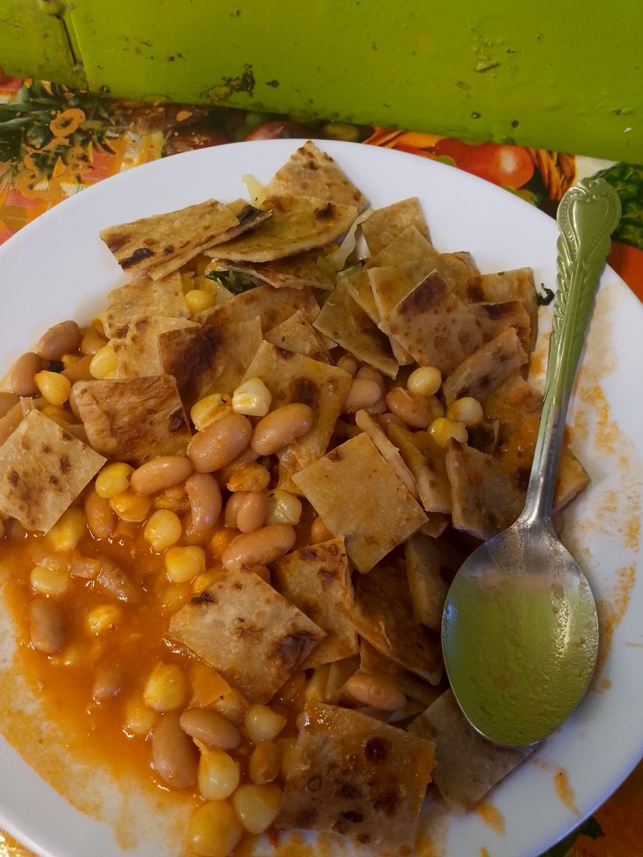Mike_Mugambi_'s tweet photo. Lunch is served 😊

succotash with Brassica oleracea var.capita. and wheat flatbread https://t.co/sZioWleRbm