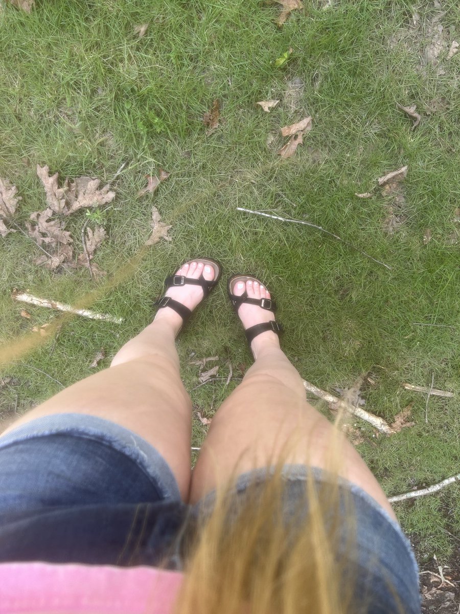 Lillygracee3's tweet photo. Need my toes does, who paying ;) https://t.co/MUUm3MwvVj