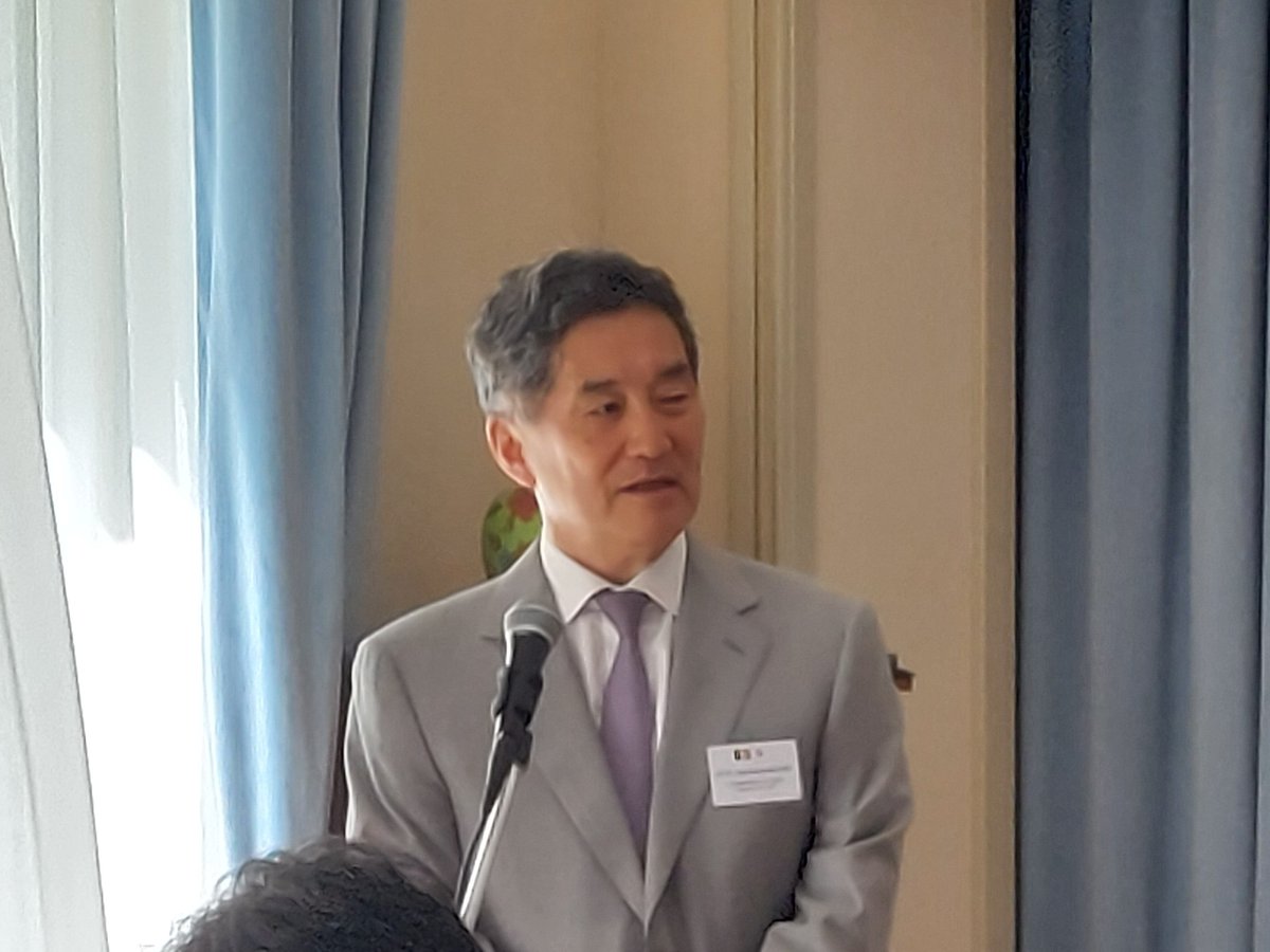 JapanMissionEU's tweet photo. On 29th June, Ambassador and Mrs Aikawa hosted the Thé de l'Amitié Belgo-Japonaise at the residence. Trio Sol treated our guests to a wonderful performance of Debussy's Piano Trio and pieces beloved in both Japan and Belgium 🎶
#TrioSol #JapanEU #ThedelAmitie #Japon #Belgique #EU https://t.co/CjpjstsgKL