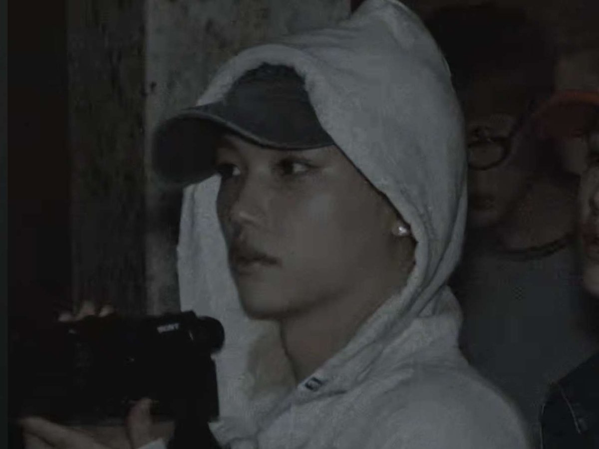 radiantlixie's tweet photo. how does felix look so fine even in such low quality video https://t.co/HygWvLNWOp
