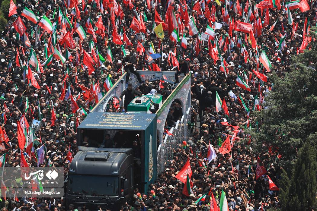 Nasr__Amer's tweet photo. جانب من التشييع المليوني المهيب للإمام السيد الشهيد علي الخامنئي في العاصمة طهران

#قوموا_لله https://t.co/URQuoY44AM