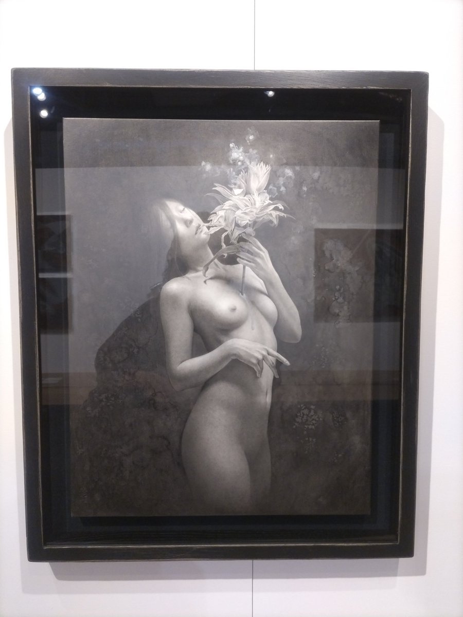 Junpero5's tweet photo. 森天飛@amahinomoriさんの 展示『陰影』Reveries-
を拝見させていただきました。
静かなのに力強い。惹かれます。
私もあんな美しい肌が描けるようになりたい...
GINZA SIX 6Fの蔦屋書店インフォメーションカウンター前。〜7/31まで！ https://t.co/0K5cYIThiV