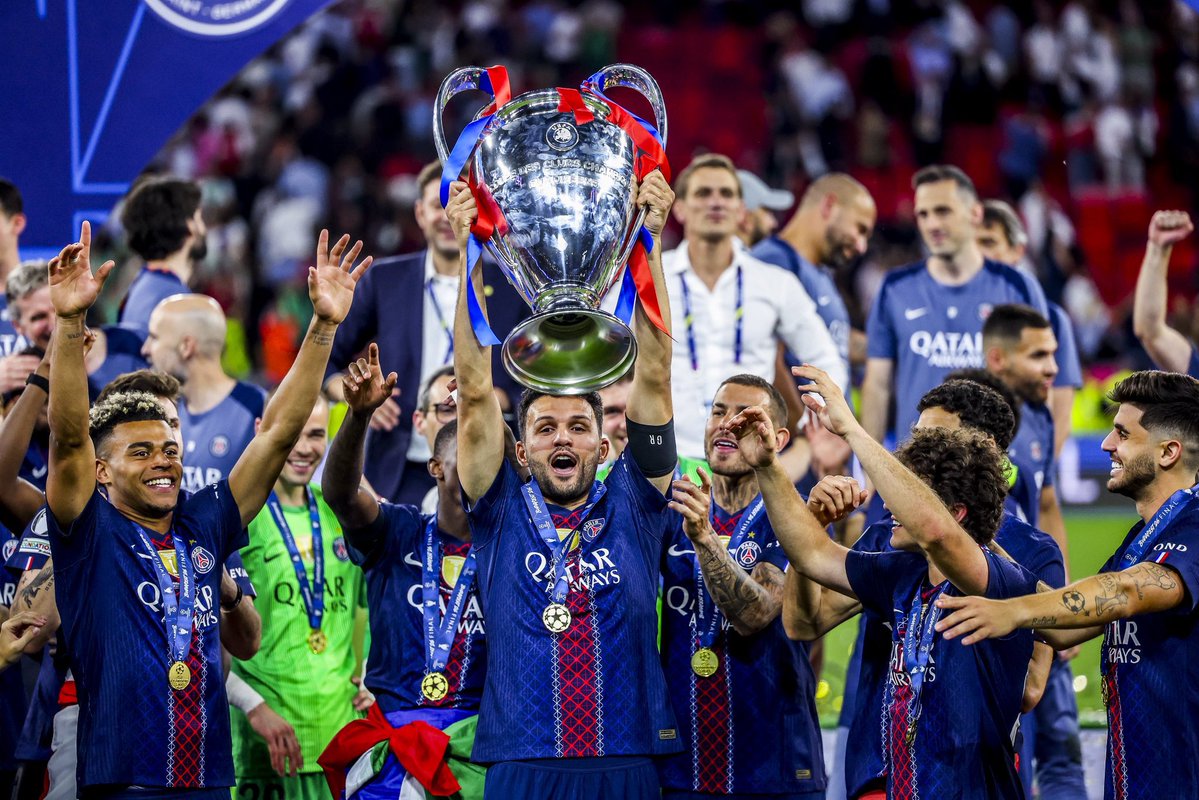 MediaParisien's tweet photo. ❤️💙 Le PSG aura donc récupéré 115M€ sur les ventes de Gonçalo Ramos et Kang-In Lee. https://t.co/Sn7jclWgN4