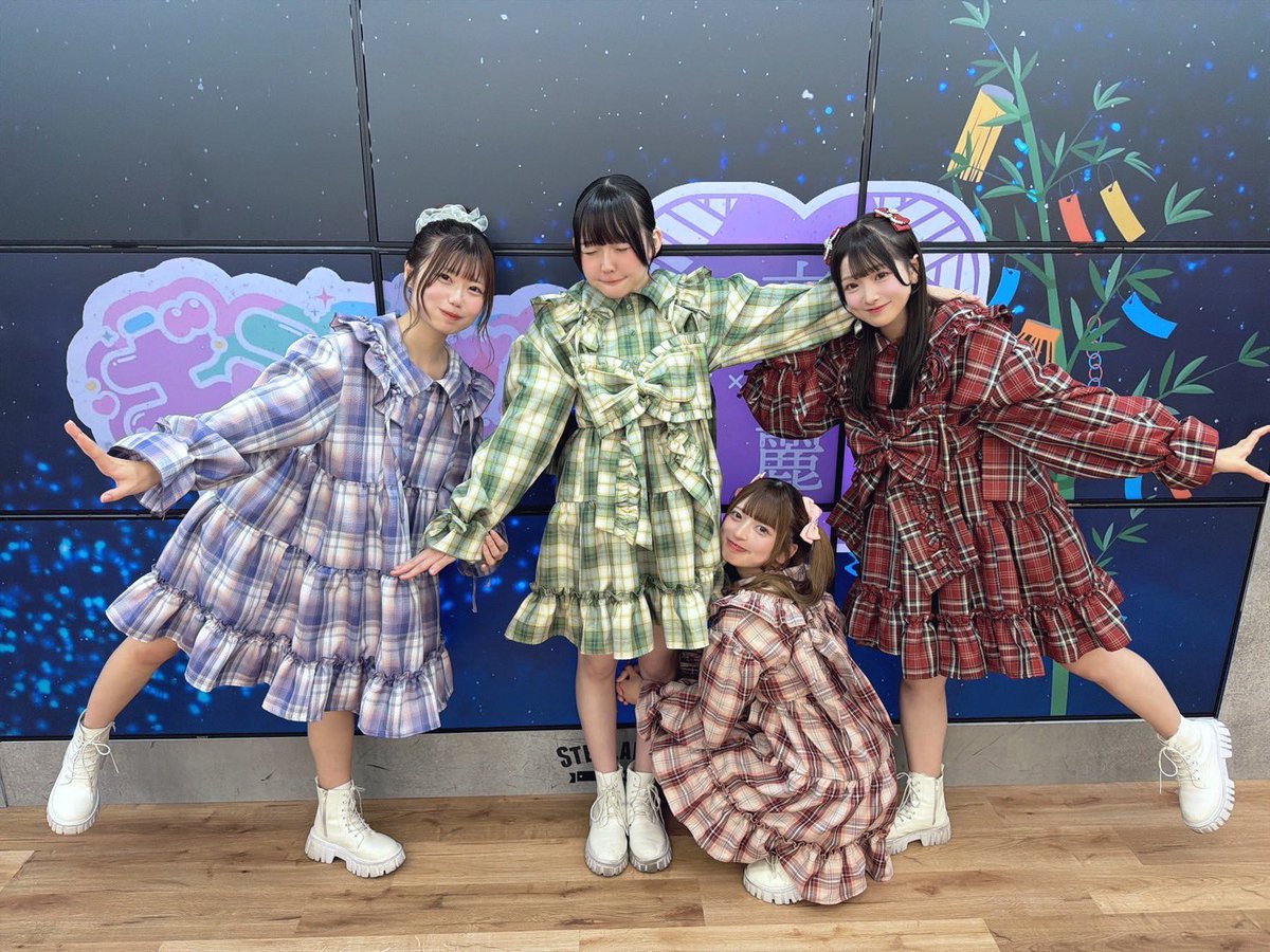 pechunia_pr's tweet photo. #派生ユニット ソフマップ公演
ありがとうございました🎋

七夕写真です 
こころちゃん 笹担当💚"

明日は七夕当日！青山でお待ちしております！ https://t.co/1AfkaDEuuz