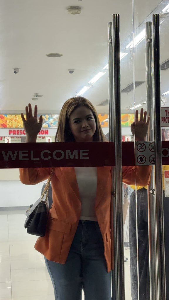 bachiieee_'s tweet photo. Guard may cute dito oh 😝 https://t.co/DTAQjYqK4k