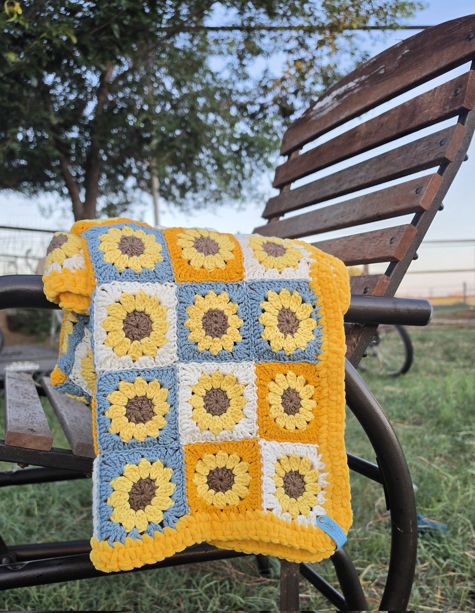 SunnyCrochetSt's tweet photo. I did a mini photoshoot with the blanket before I ship it off 😊🌻🌻
#crochet #crocheting #sunflowers #sunnycrochetstudio #handmade https://t.co/19ItFhz34Y